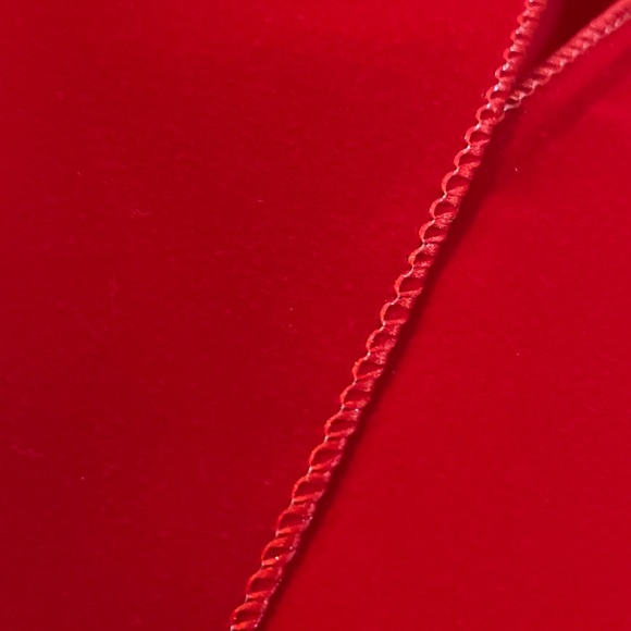 Christmas RED Velvet Ribbon Wired Edge, 2-1/2-Inch, 15 Yards, BEAUTIFUL Quality - Picture 6 of 8